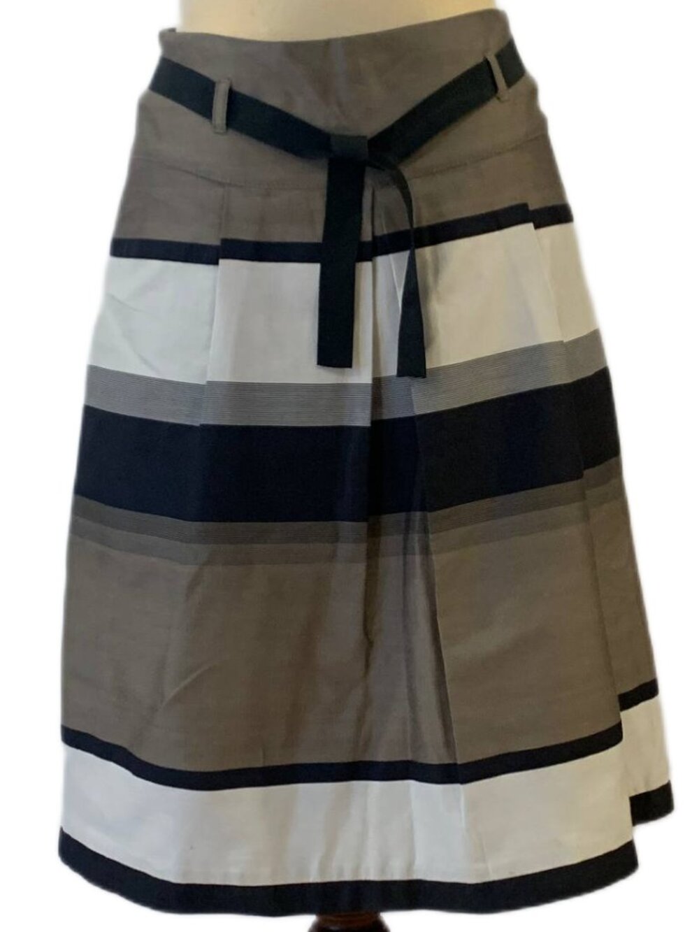 Belted Beige Gray Striped Midi Skirt Size 4 – Apanage Collection